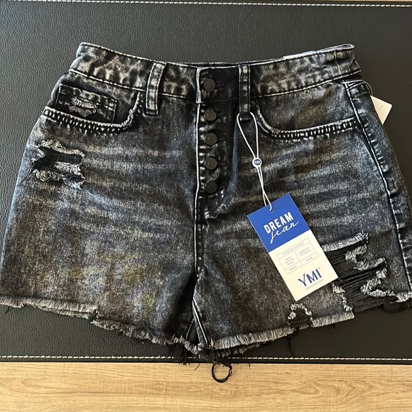Black Acid Wash Distressed Shorts- High Rise
Button fly, stretch.
Brand: YMI - Picture 1 of 7